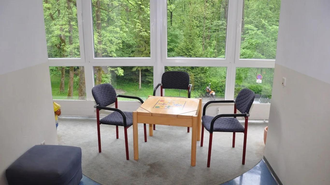 Eduard-Heinrich-Haus, Hostel