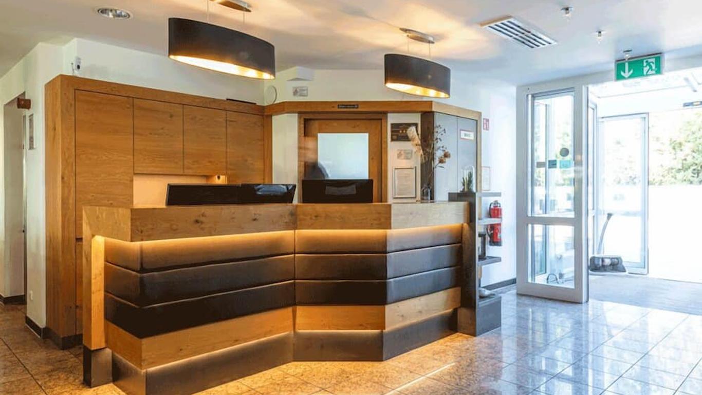 [M]EAT & STAY HOTEL