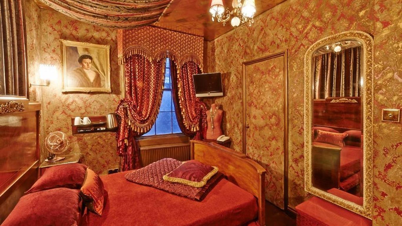 Pavilion Hotel