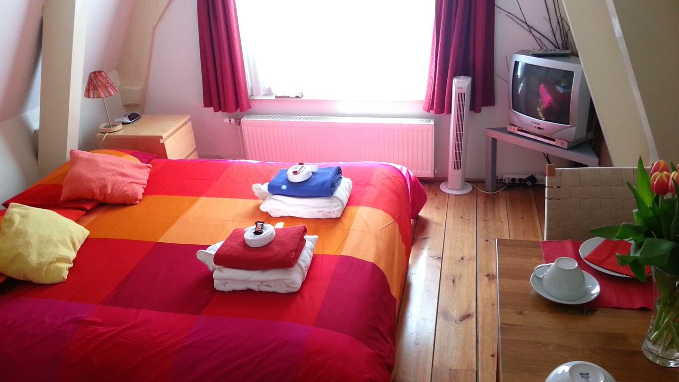 Amsterdam B & B Citycenter Is Just 3 Minutes Walking From Central Station & Dam